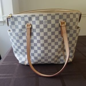Authentic new condition louis vuitton totally pm